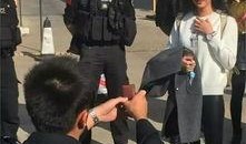 爆料学校遭警察敲门视频